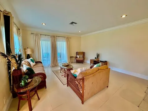 Suffolk Court Grand Bahama Freeport BS