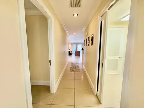 Suffolk Court Grand Bahama Freeport BS