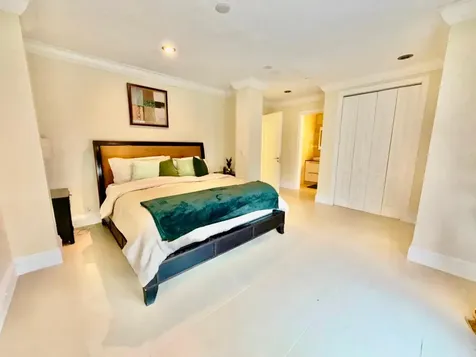Suffolk Court Grand Bahama Freeport BS