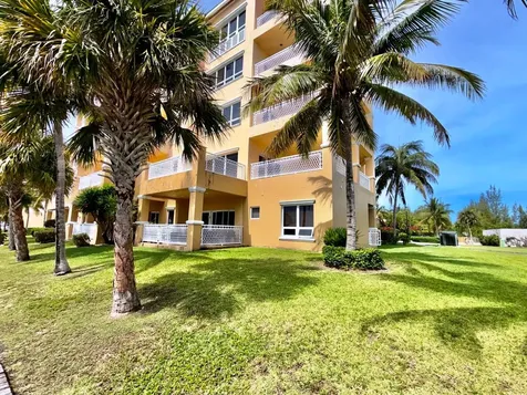 Suffolk Court Grand Bahama Freeport BS