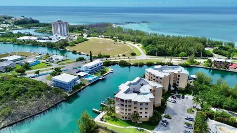 Suffolk Court Grand Bahama Freeport BS