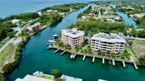 Suffolk Court Grand Bahama Freeport BS