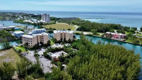 Suffolk Court Grand Bahama Freeport BS
