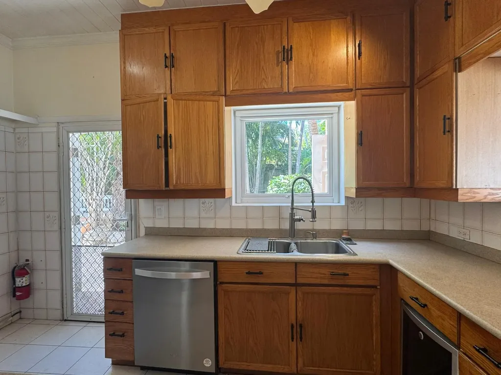 Lofty Twig New Providence Paradise Island BS
