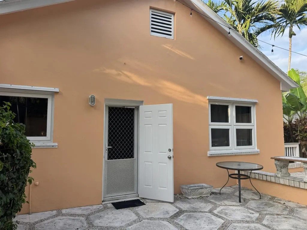 Lofty Twig New Providence Paradise Island BS