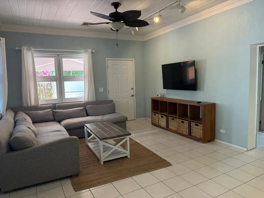 Lofty Twig New Providence Paradise Island BS