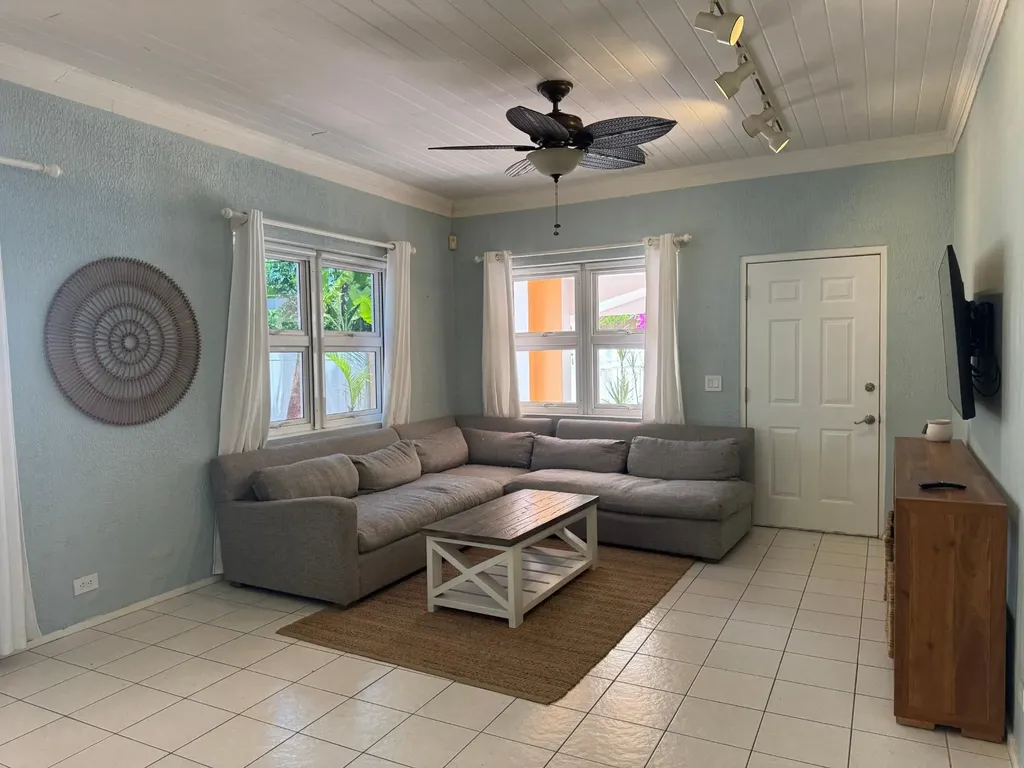 Lofty Twig New Providence Paradise Island BS