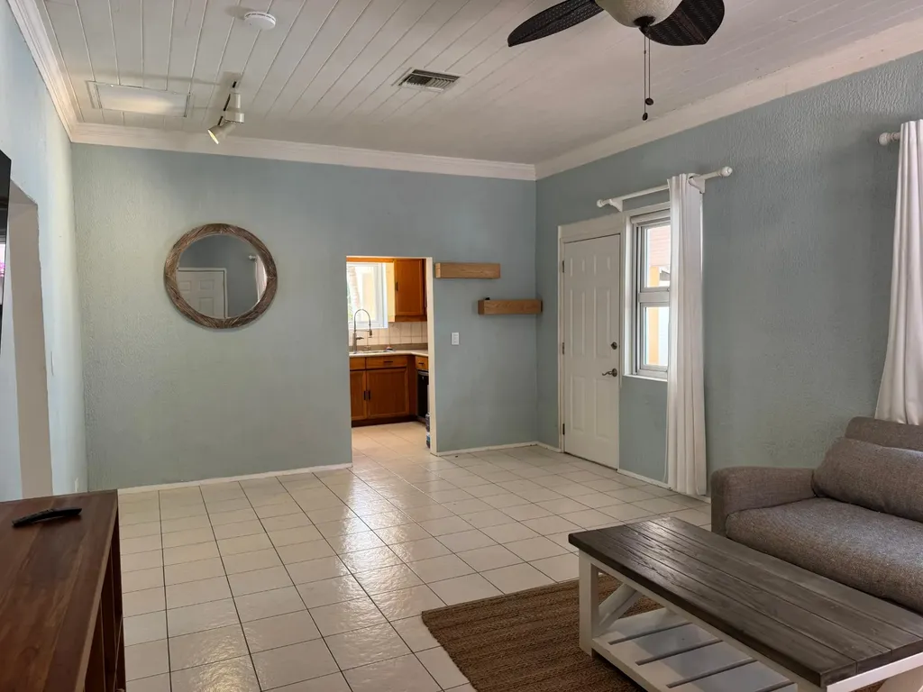 Lofty Twig New Providence Paradise Island BS