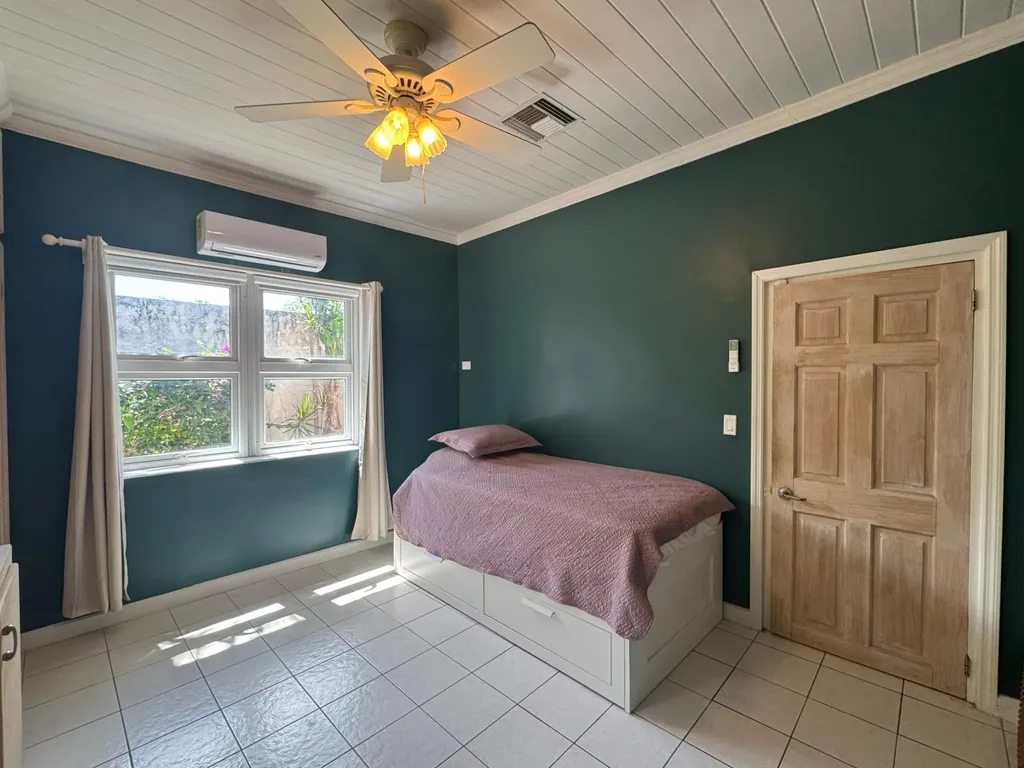Lofty Twig New Providence Paradise Island BS