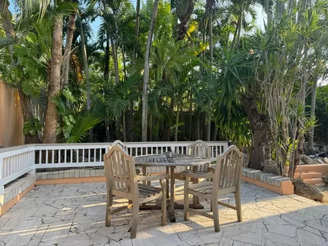 Lofty Twig New Providence Paradise Island BS