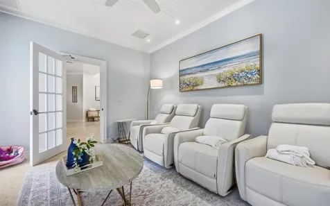 Hummingbird, Arbour Isl. New Providence Paradise Island BS