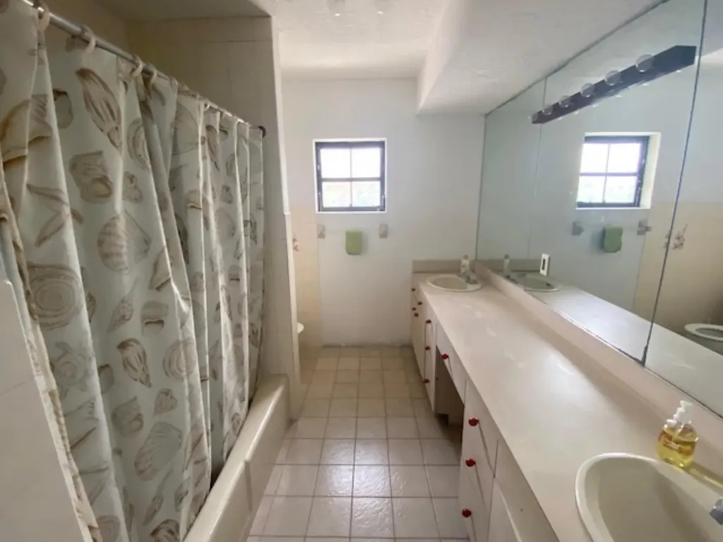 Mosley Lane New Providence Paradise Island BS