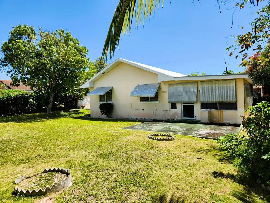Lot 2, Nassau East New Providence Paradise Island BS