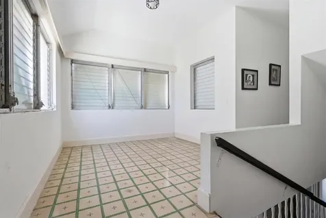 Eastern Road 214 New Providence Paradise Island BS