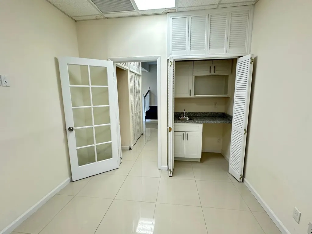 203 Church Street, Sandyport New Providence Paradise Island BS