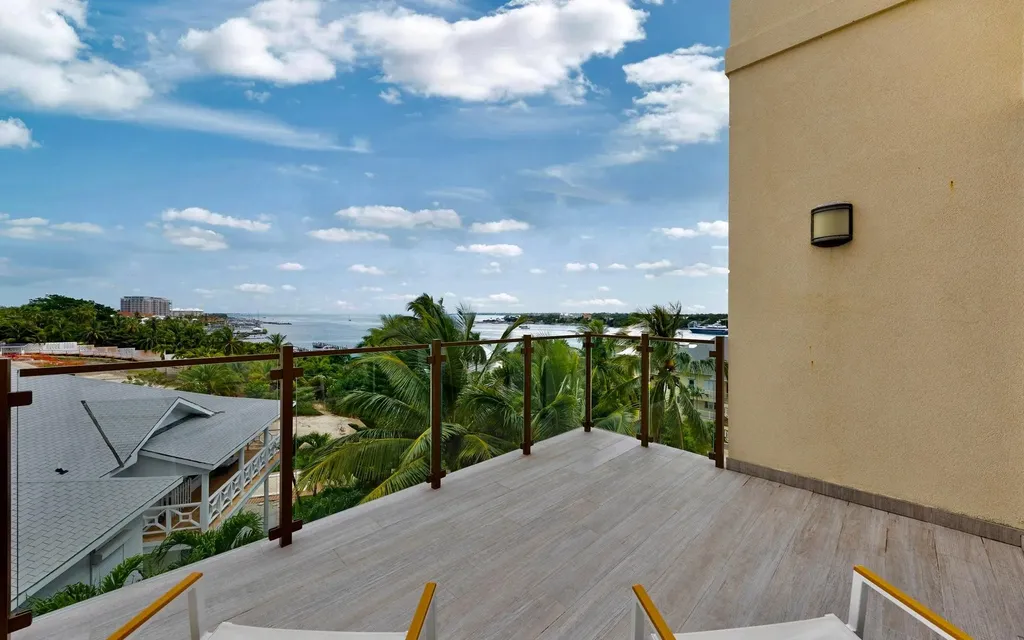 Penthouse At Thirty Six New Providence Paradise Island BS