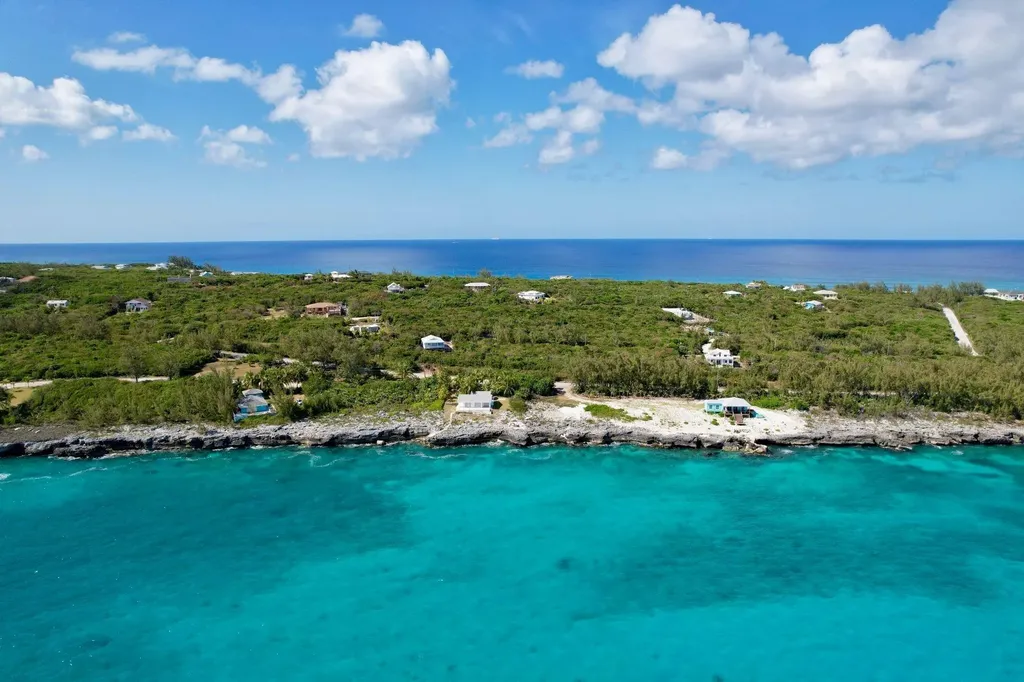 33 And 34, Lazy Shore Road Eleuthera BS