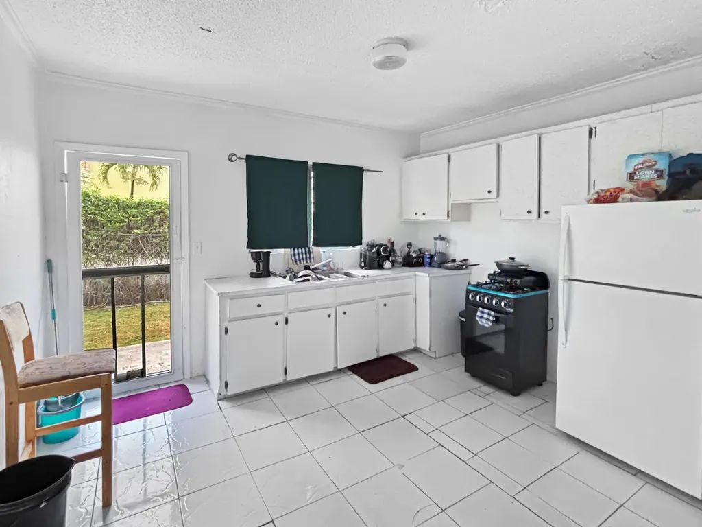 Colony Close New Providence Paradise Island BS