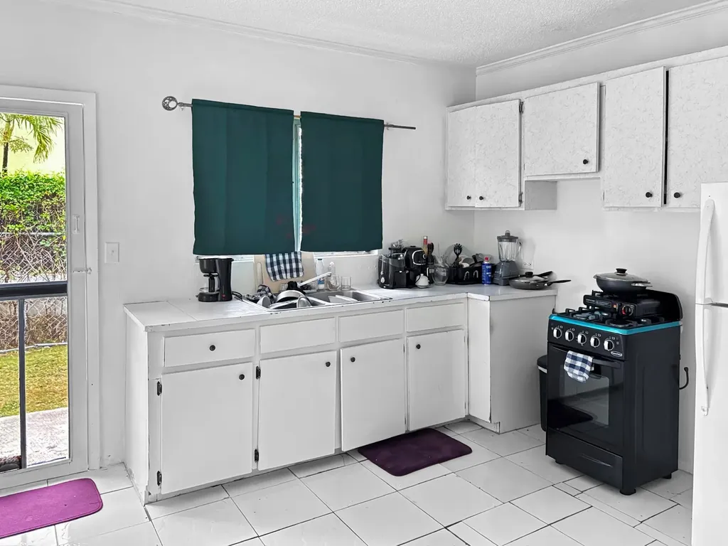 Colony Close New Providence Paradise Island BS