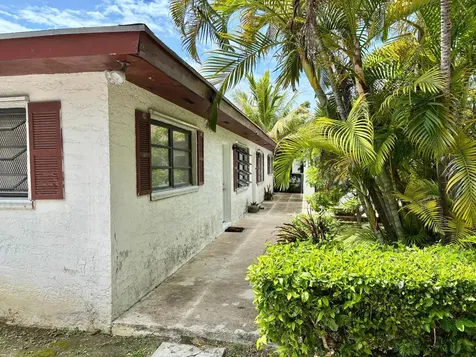 Colony Close New Providence Paradise Island BS