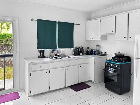 Colony Close New Providence Paradise Island BS