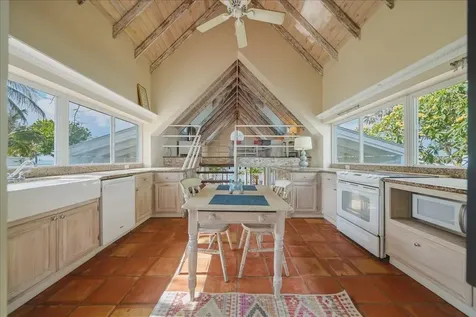 West Bay Street 737 New Providence Paradise Island BS