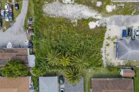 Rocky Pine Road New Providence Paradise Island BS