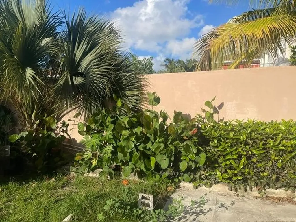 38 Poets Drive New Providence Paradise Island BS