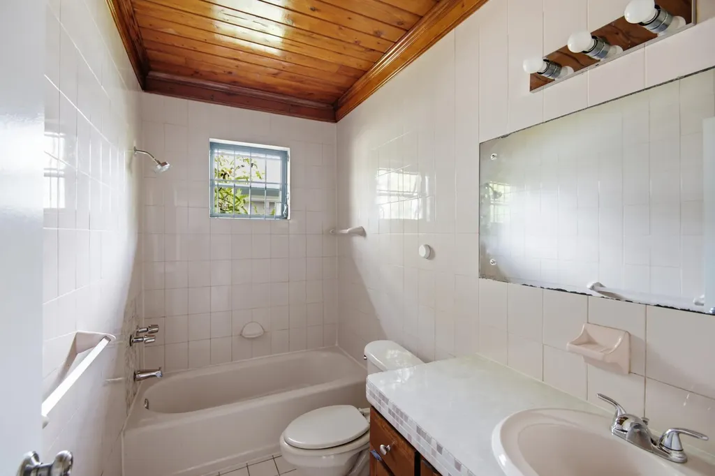 Blenheim Road 29 New Providence Paradise Island BS