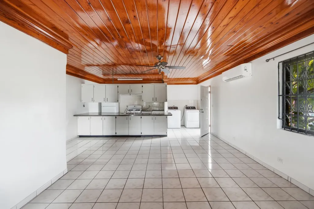 Blenheim Road 29 New Providence Paradise Island BS