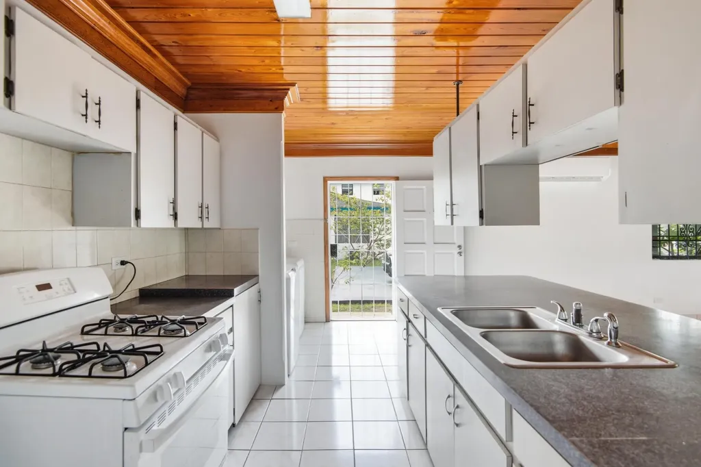 Blenheim Road 29 New Providence Paradise Island BS