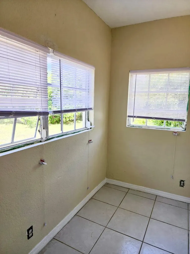 24 Hampshire Court Grand Bahama Freeport BS