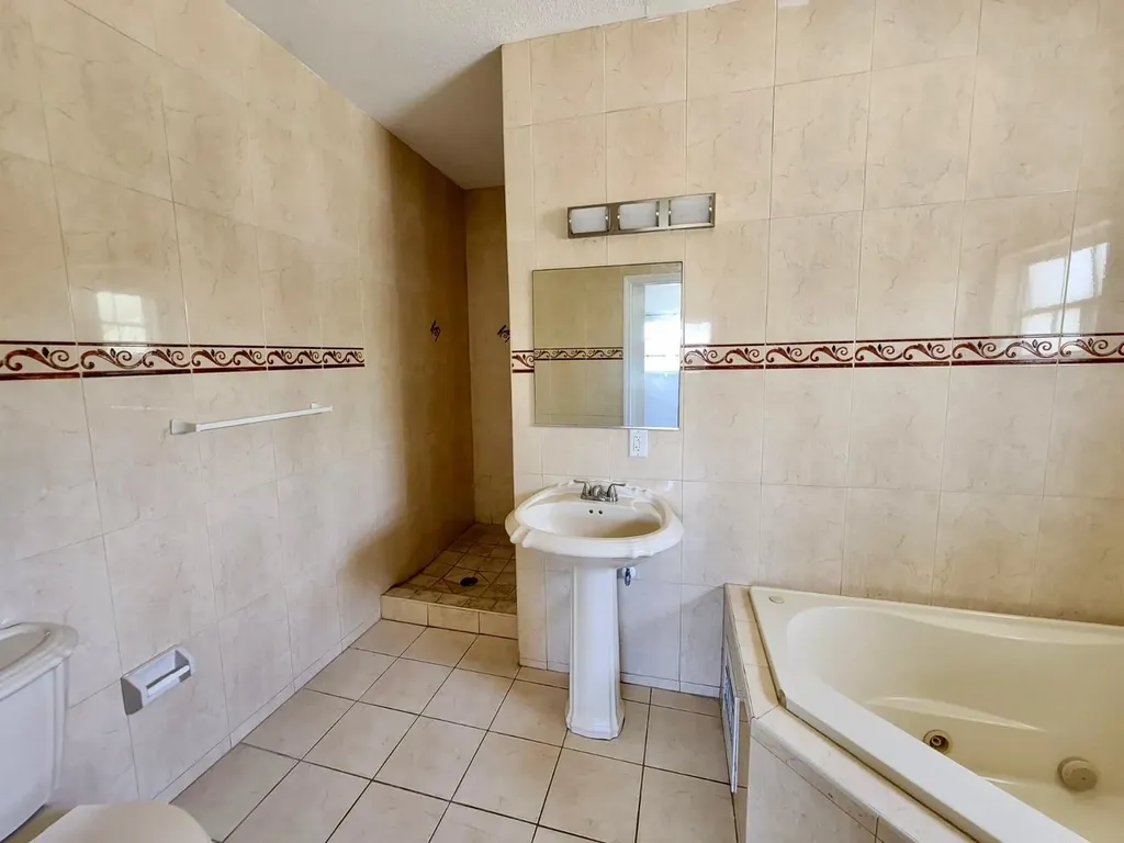 24 Hampshire Court Grand Bahama Freeport BS