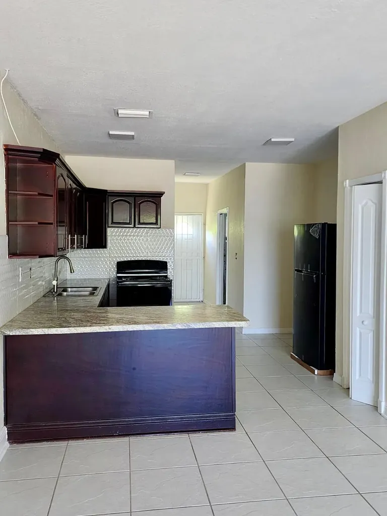 24 Hampshire Court Grand Bahama Freeport BS