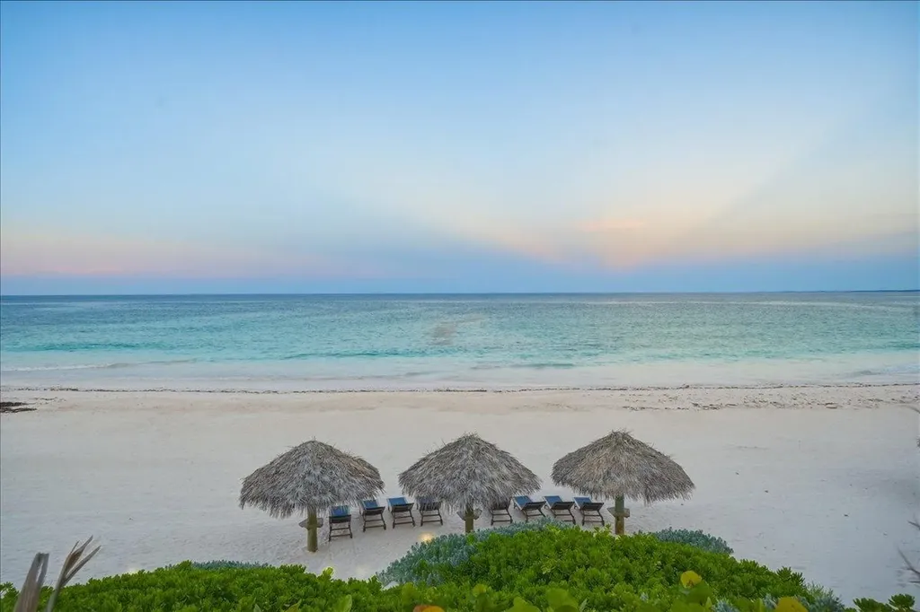 Sand Bank Beach Villa Eleuthera BS