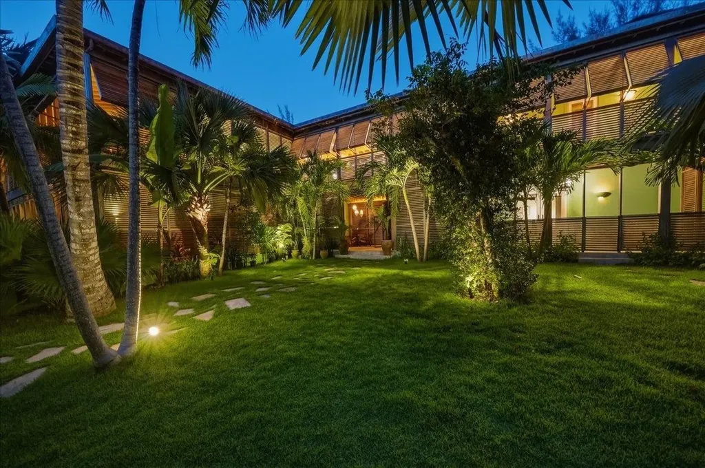 Sand Bank Beach Villa Eleuthera BS