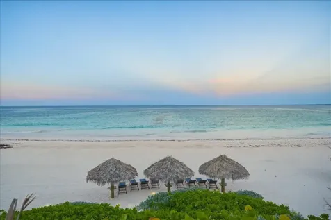 Sand Bank Beach Villa Eleuthera BS