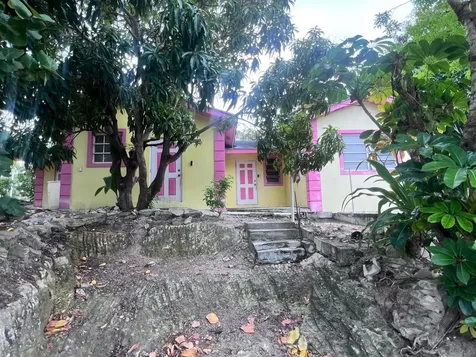 Stapledon Gdns Triplex New Providence Paradise Island BS