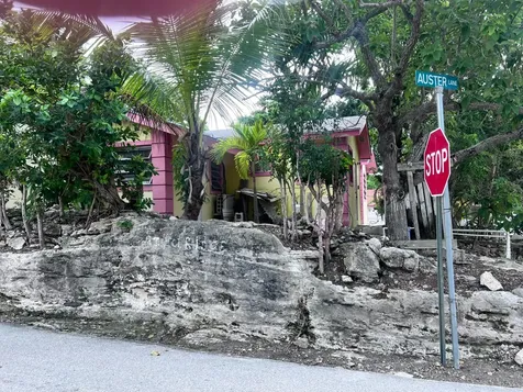 Stapledon Gdns Triplex New Providence Paradise Island BS