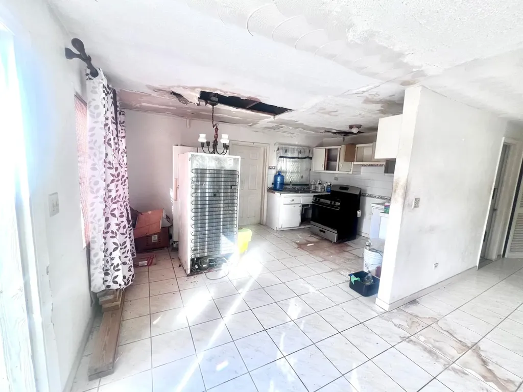 Carmichael Road Home New Providence Paradise Island BS