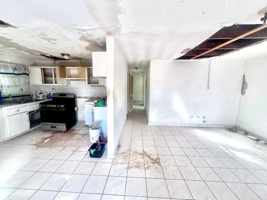 Carmichael Road Home New Providence Paradise Island BS
