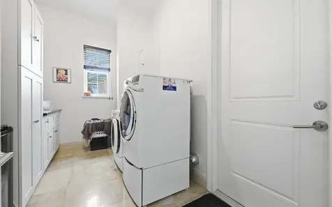 5 Gunport Boulevard Grand Bahama Freeport BS