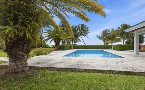 5 Gunport Boulevard Grand Bahama Freeport BS