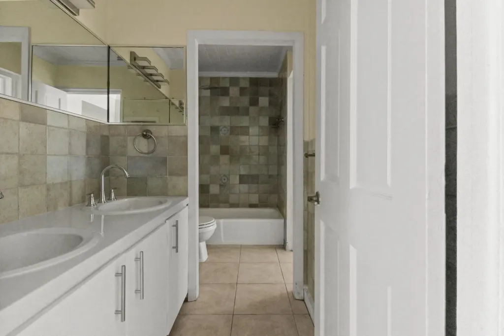 Eneas Avenue New Providence Paradise Island BS