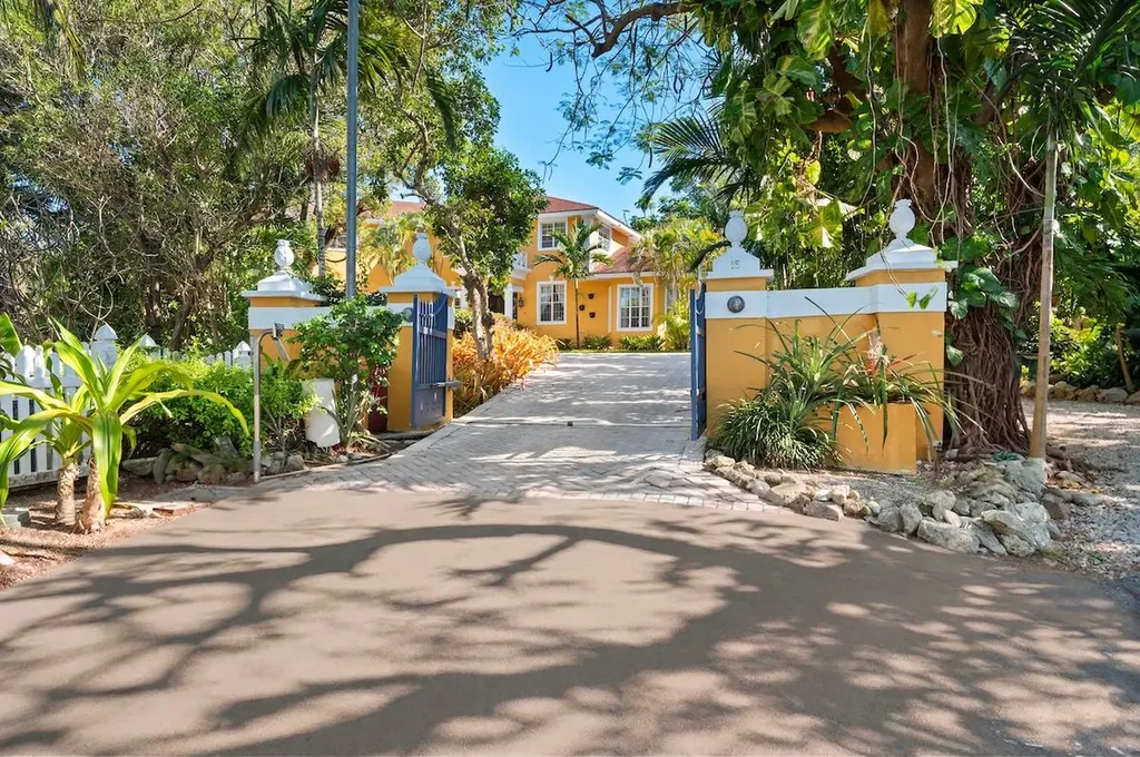 Dodge Road, Camperdown 15 New Providence Paradise Island BS