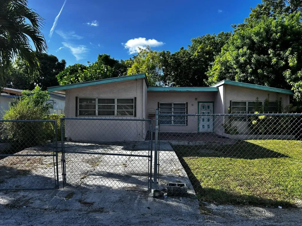 Pinewood Gardens Sub New Providence Paradise Island BS