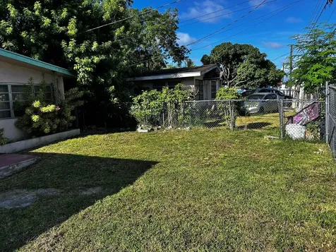 Pinewood Gardens Sub New Providence Paradise Island BS