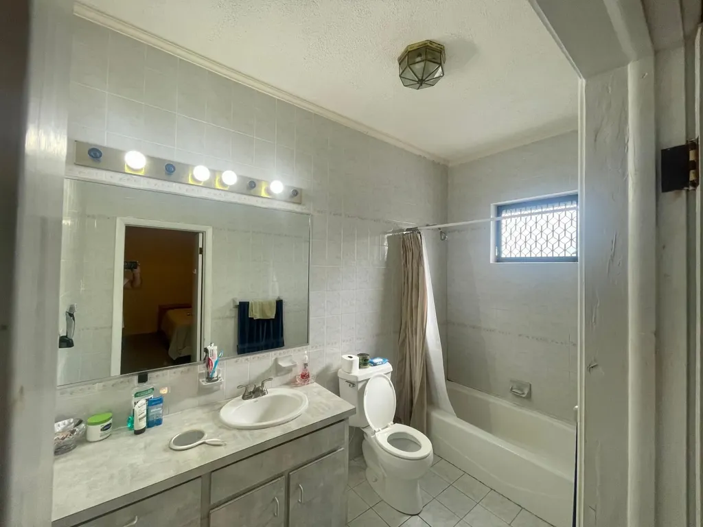 Hillside Park Road 8 New Providence Paradise Island BS