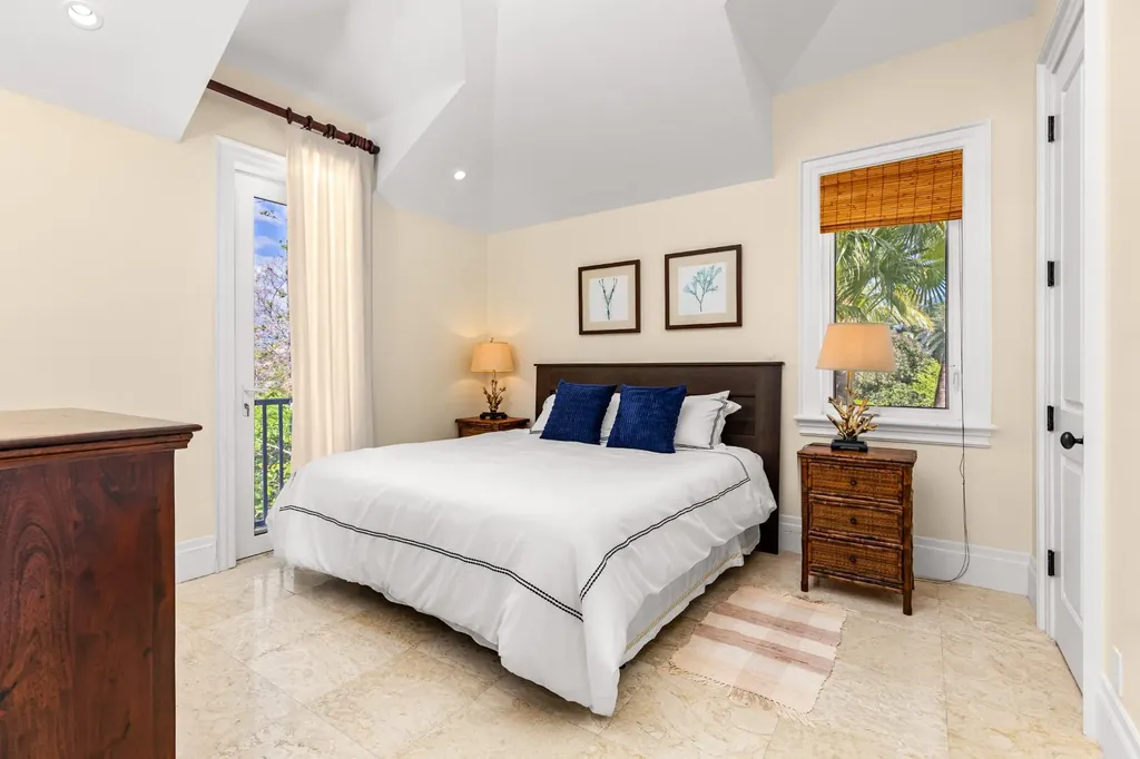 Old Fort Bay New Providence Paradise Island BS