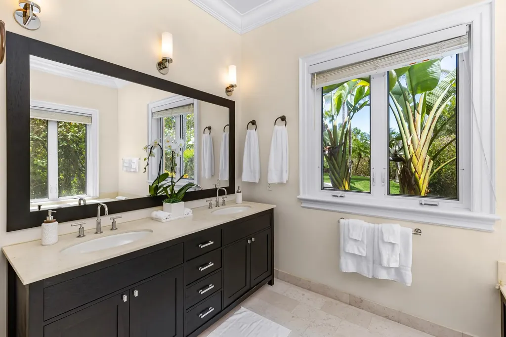 Old Fort Bay New Providence Paradise Island BS
